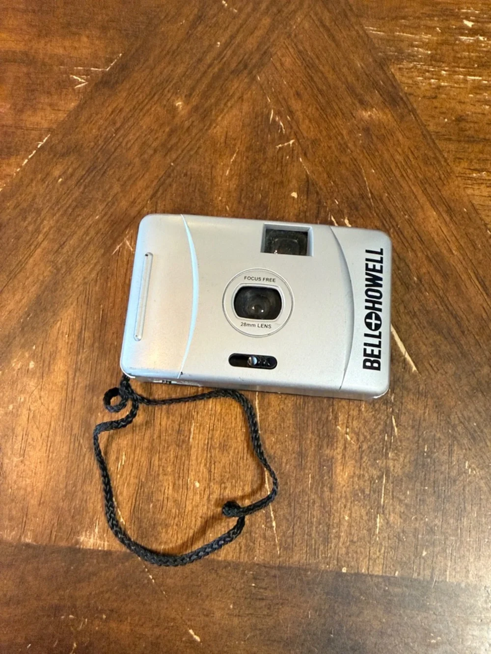 Bell & Howell focus free Point-and-Shoot 35 mm Film Camera 28 mm lens untested